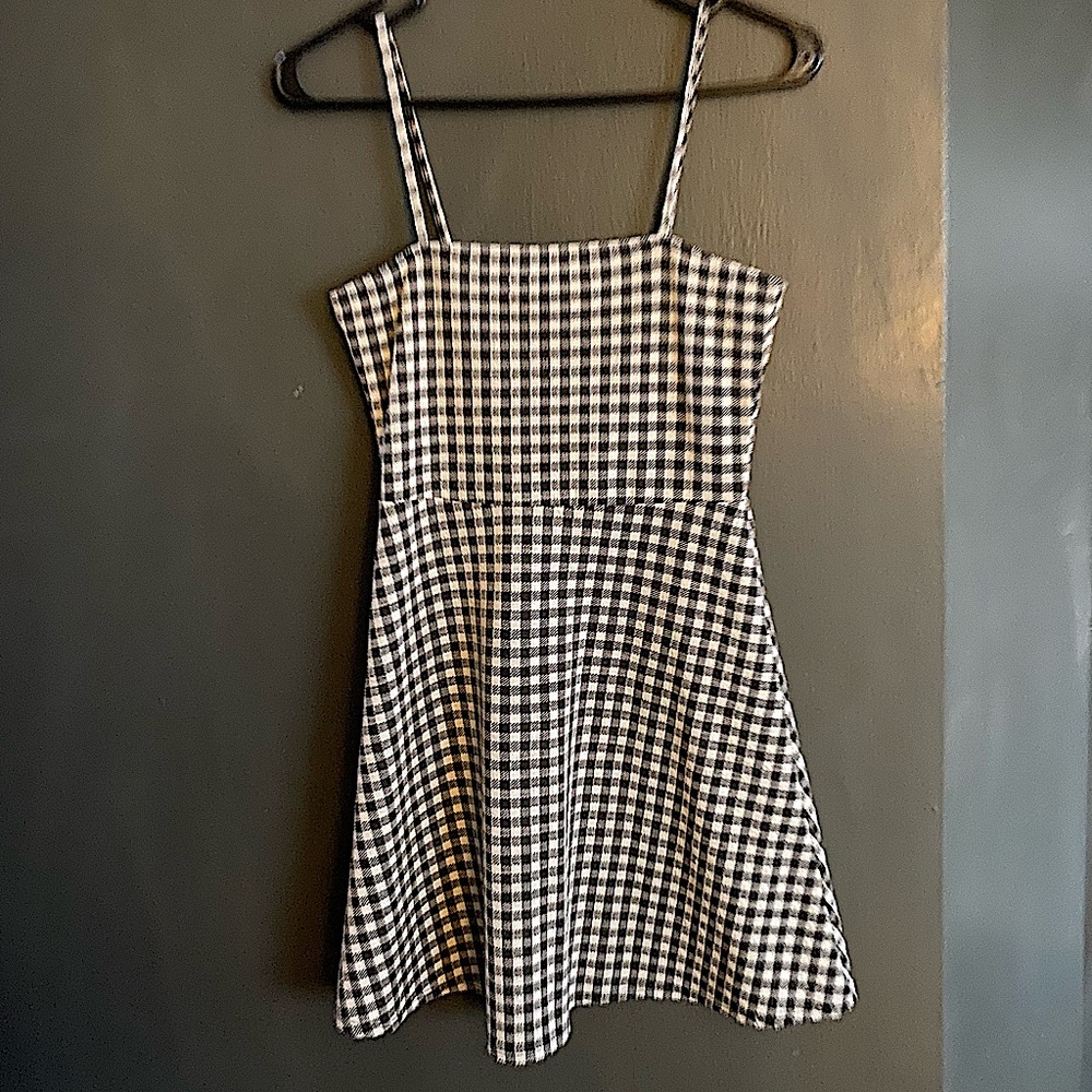 H&M size 4 black and white checkered dress “Divided” Brand